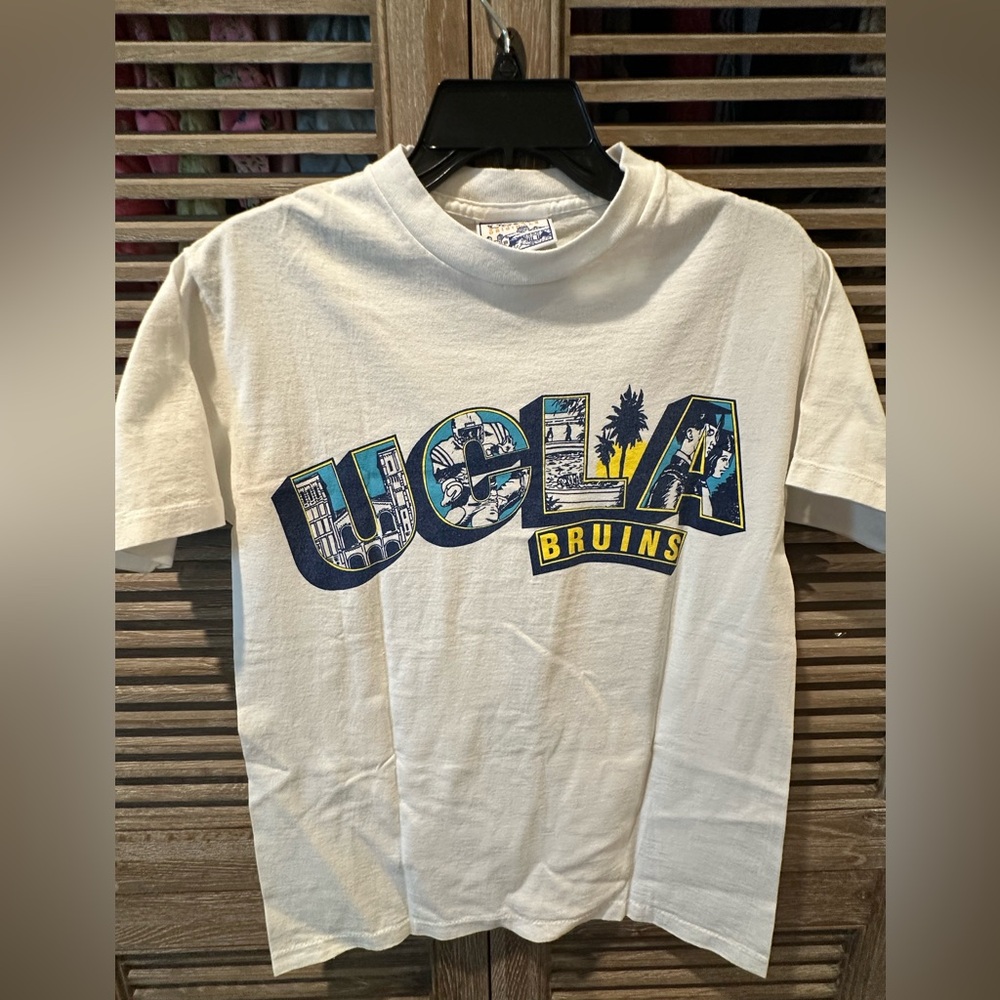 VINTAGE: UCLA white t-shirt size medium
